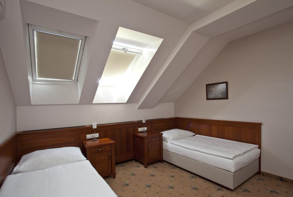Hotel Tacl Holešov المظهر الخارجي الصورة